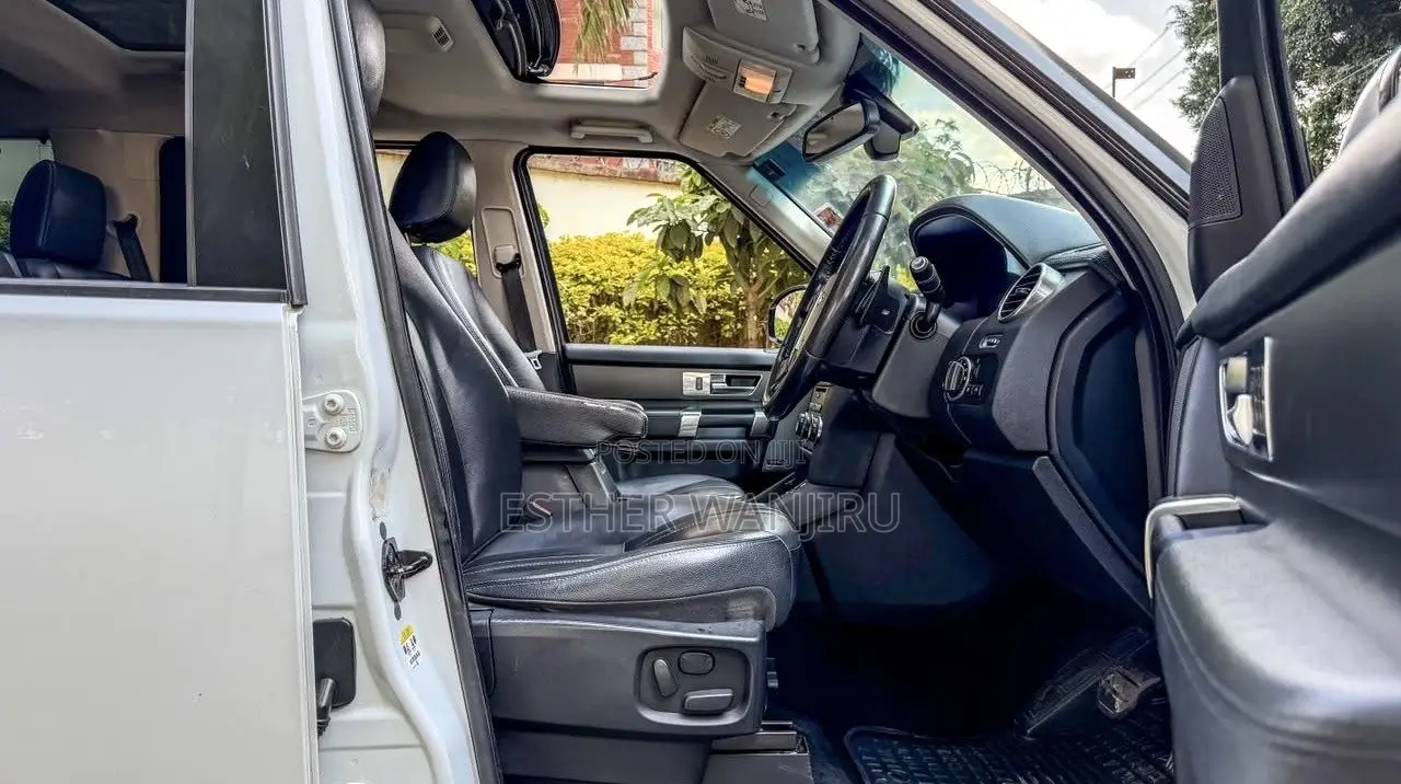 Land Rover Discovery 2017 White