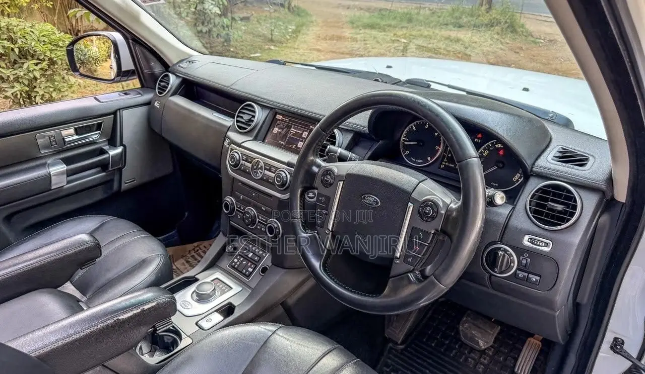 Land Rover Discovery 2017 White