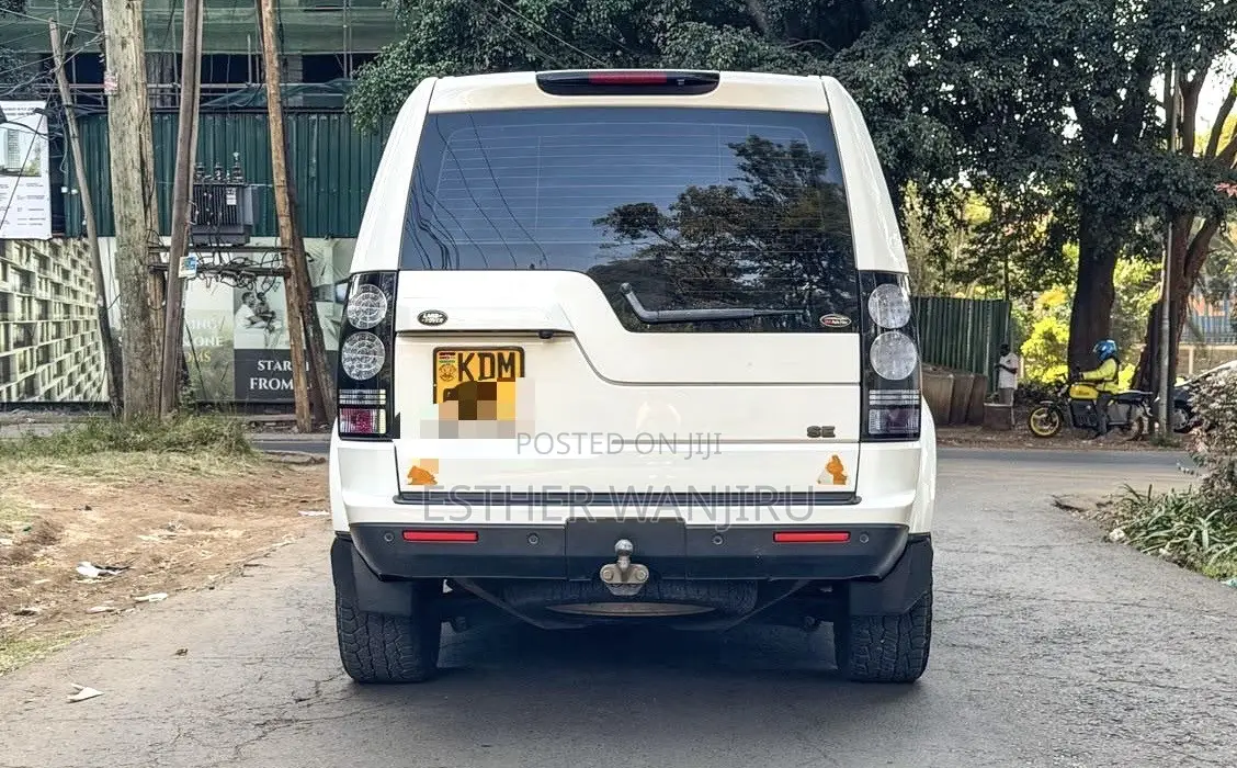 Land Rover Discovery 2017 White