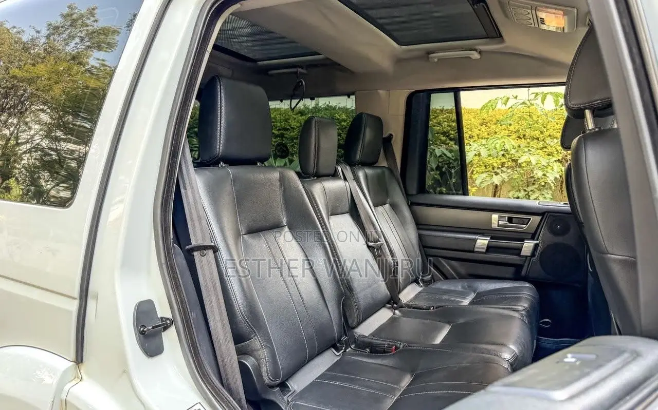 Land Rover Discovery 2017 White