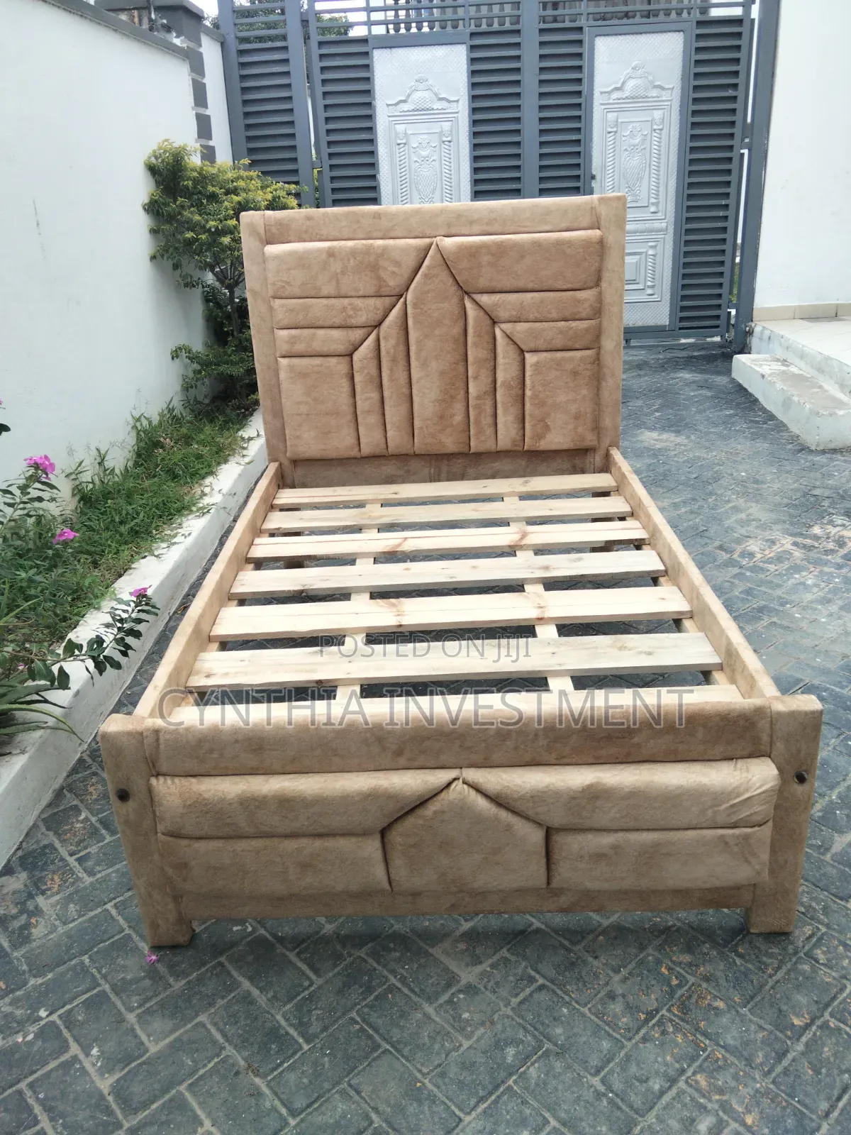 4 by 6 Brown Mocket Bed
