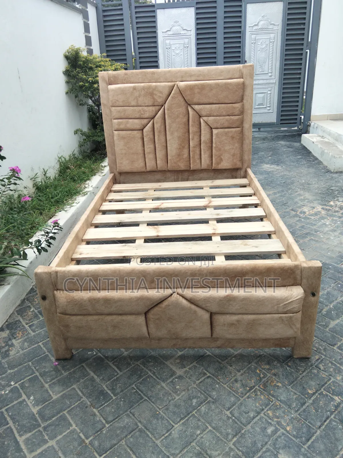 4 by 6 Brown Mocket Bed