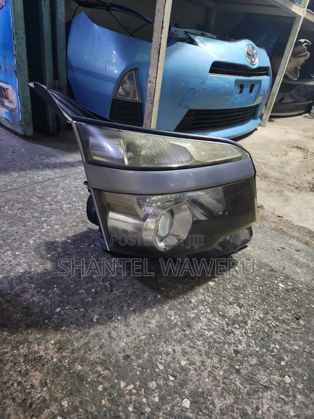 Voxy Headlight 2012