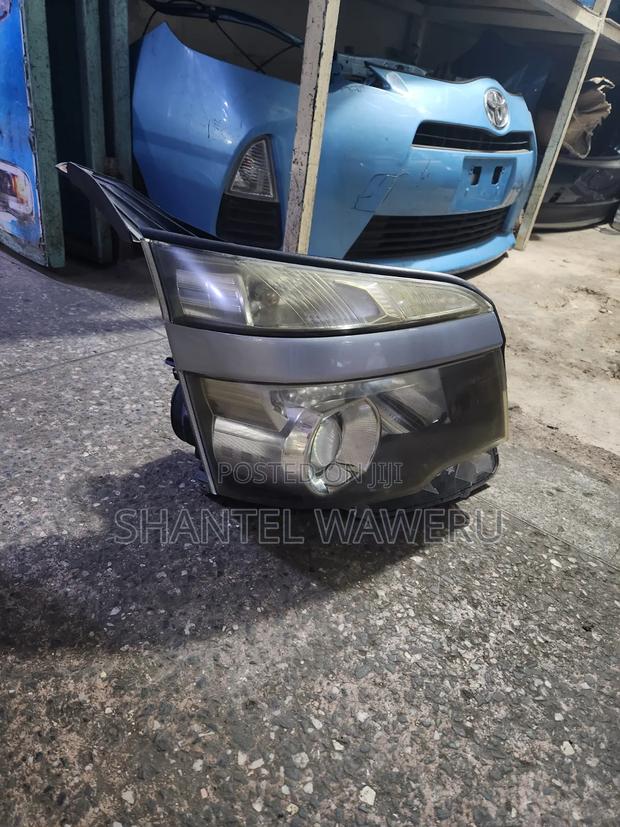 Voxy Headlight 2012 - thumbnail 2