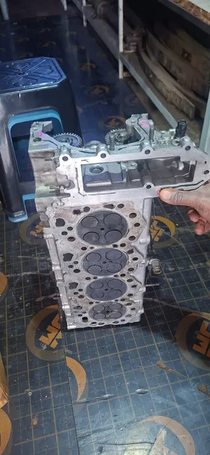 Isuzu Dmax Cylinder Head 4jk1 Black Top Cover