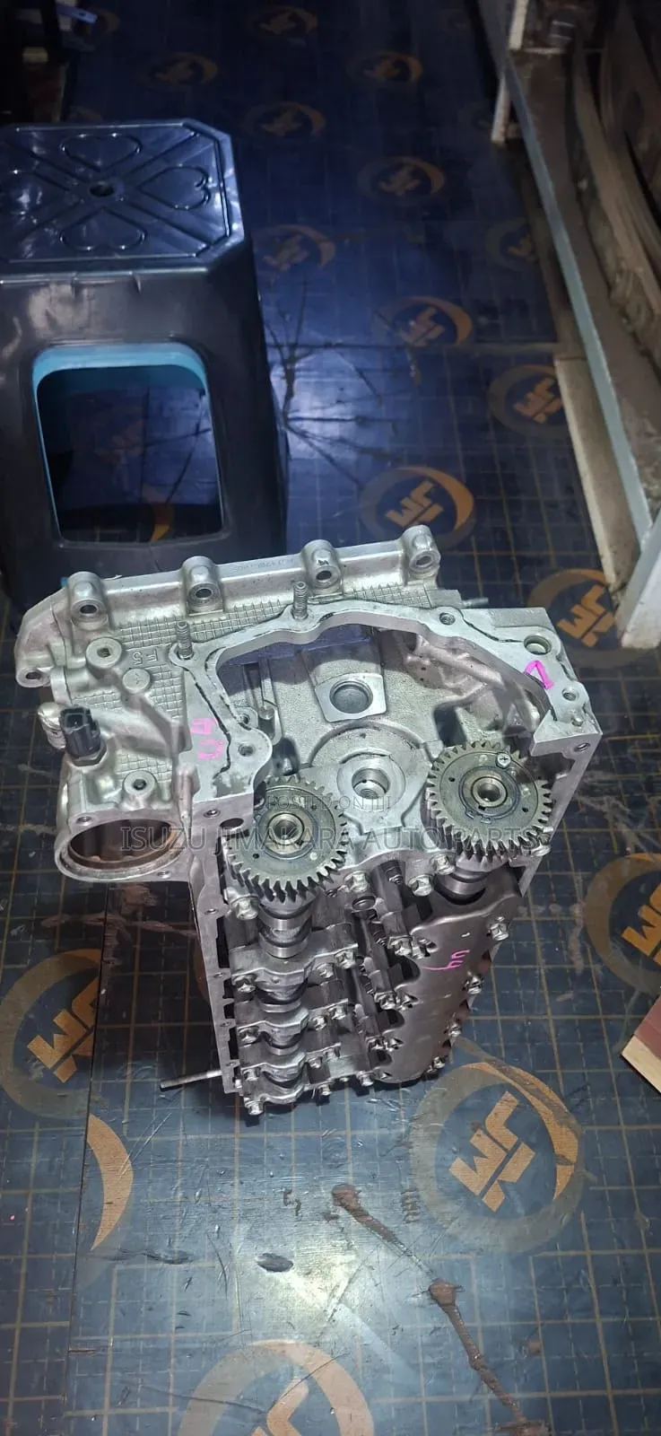 Isuzu Dmax Cylinder Head 4jk1 Black Top Cover