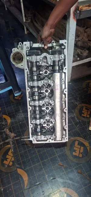 Isuzu Dmax Cylinder Head 4jk1 Black Top Cover