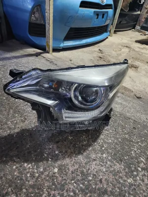 Toyota Ractic 2015 Headlight