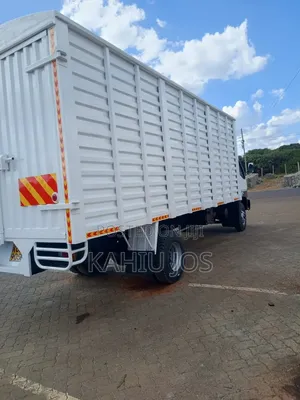 Mitsubishi FH 2016 White