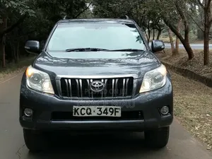 Toyota Land Cruiser Prado 2011