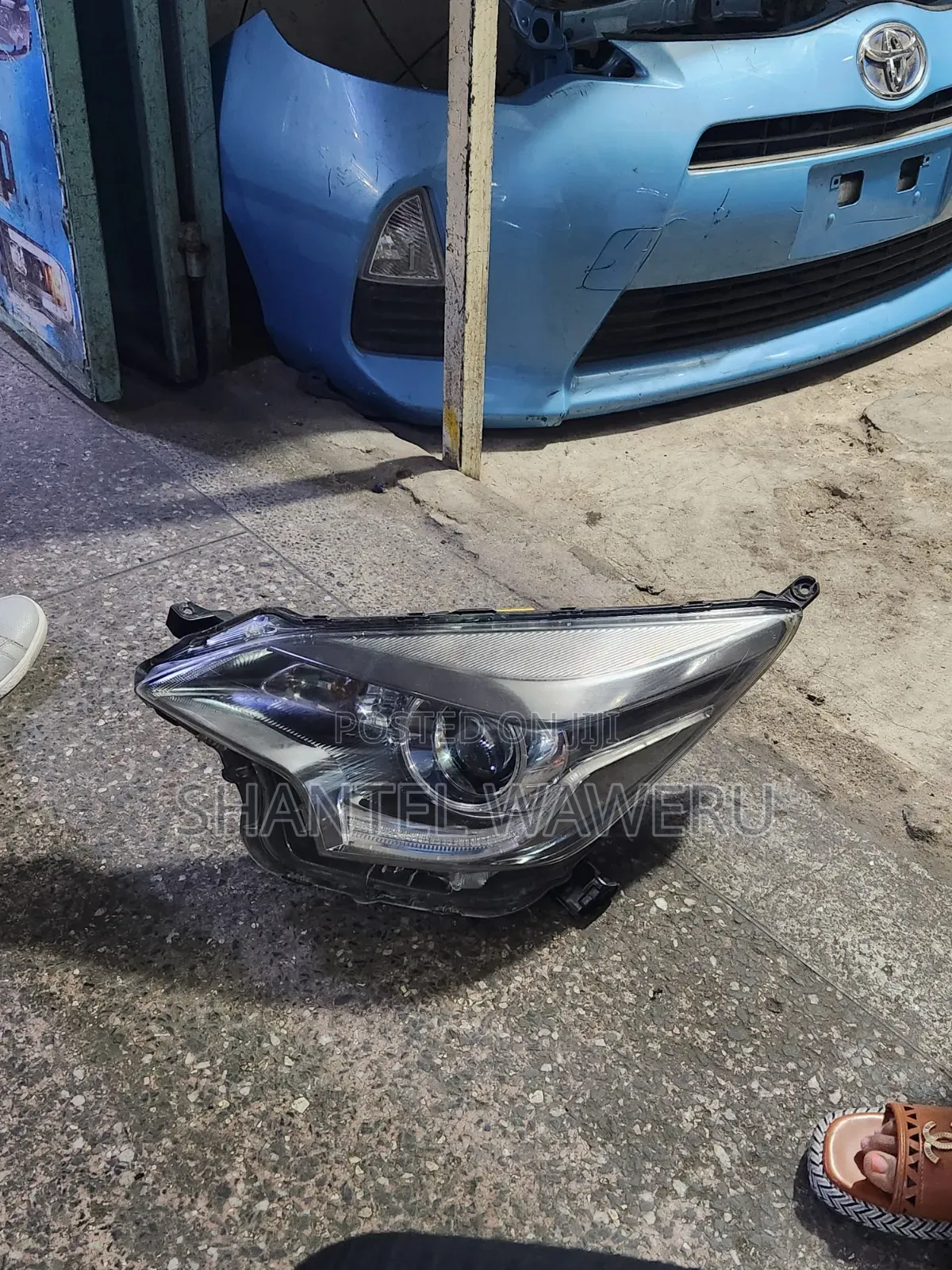 Toyota Ractic 2015 Headlight