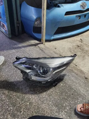 Toyota Ractic 2015 Headlight