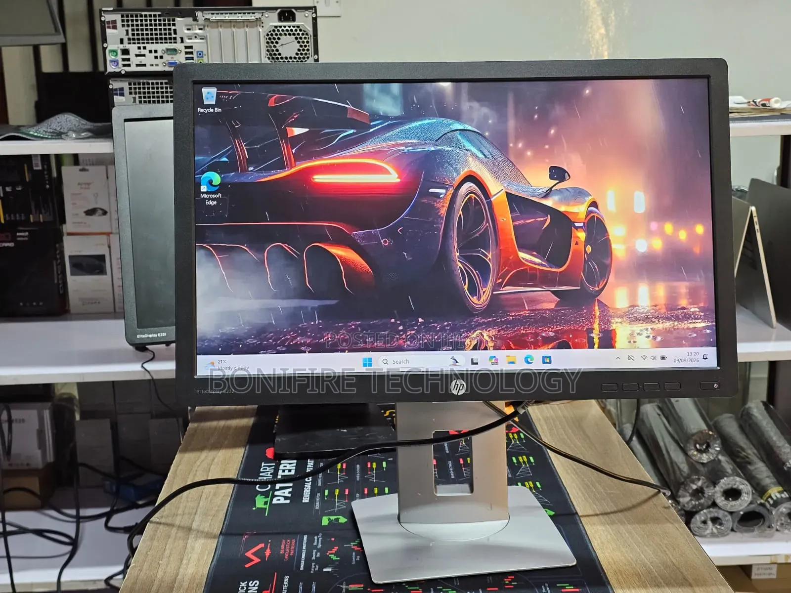 HP EliteDisplay E232 Framed Monitor 
Full Hd 1920×1080
60hz