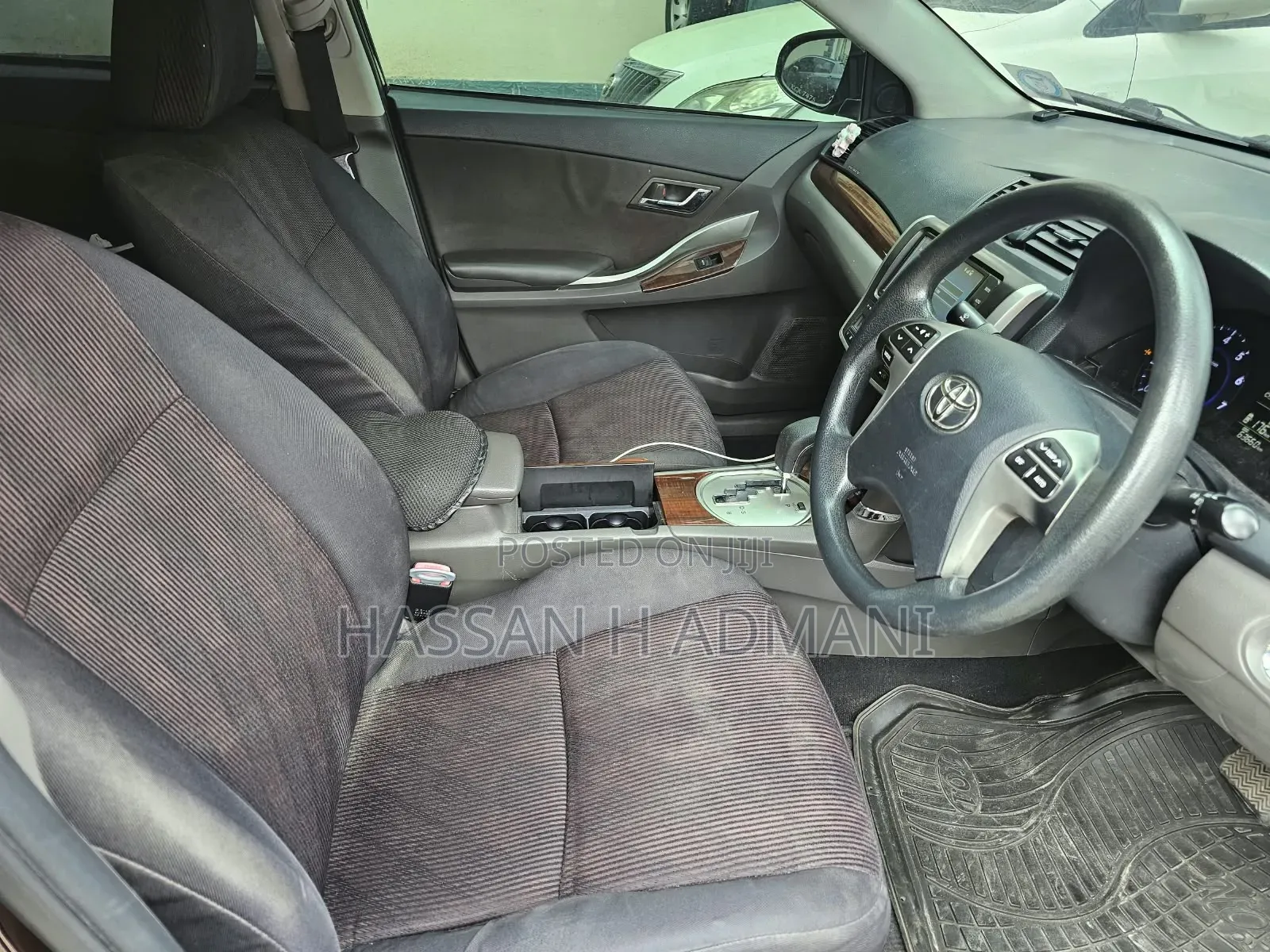 Toyota Premio 2013 Maroon