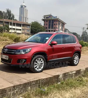 Volkswagen Tiguan 2011 Red