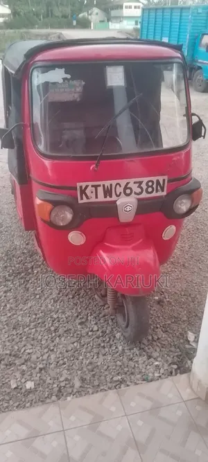 Piaggio 2023 Red