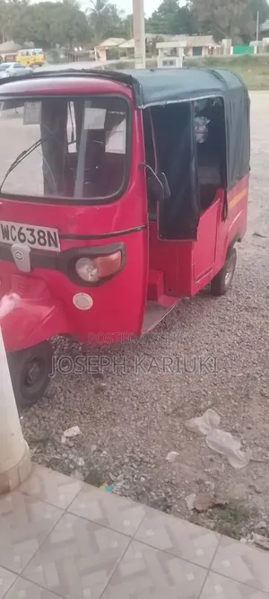 Piaggio 2023 Red