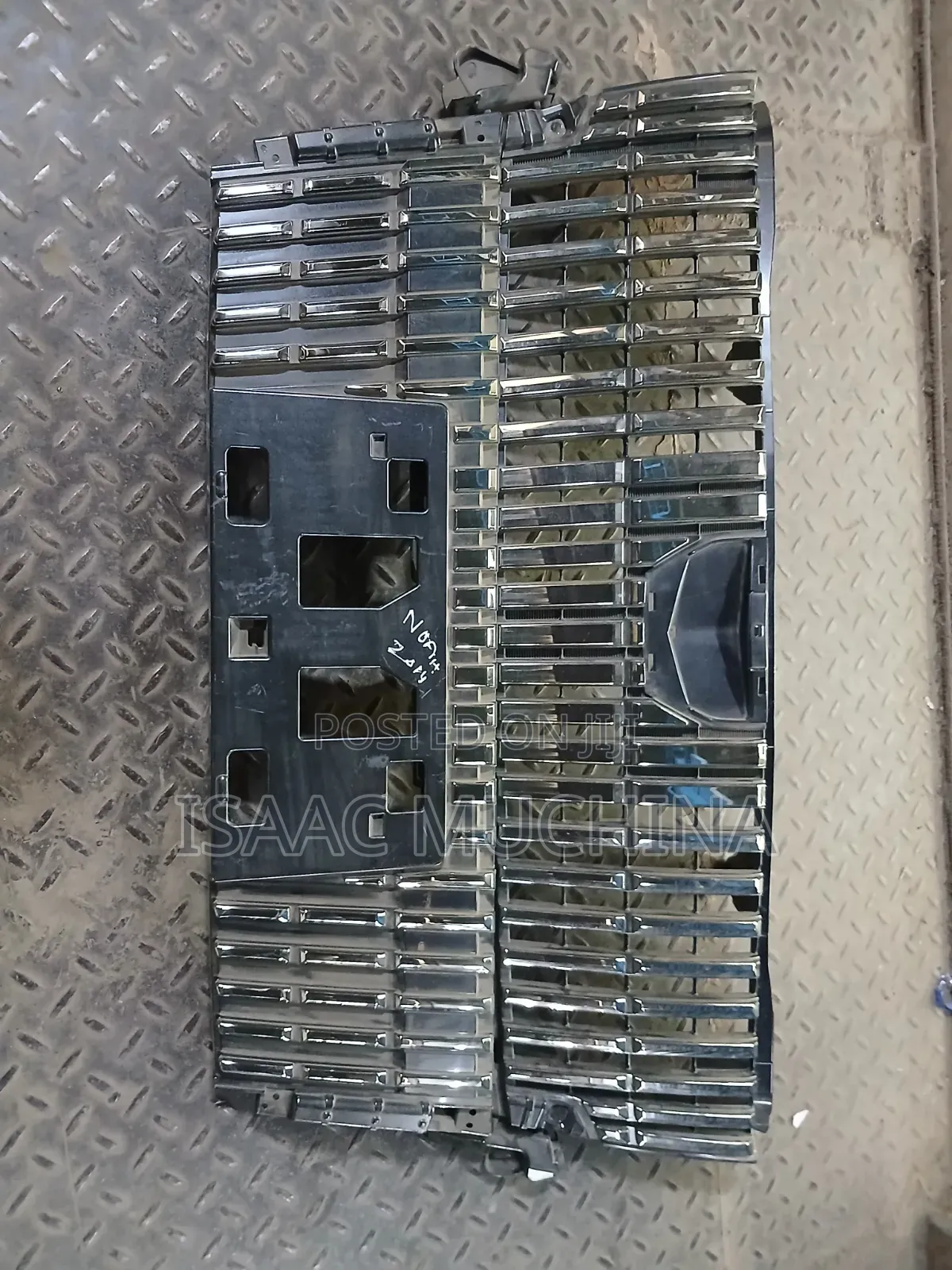 Noah Esquire Front Grill