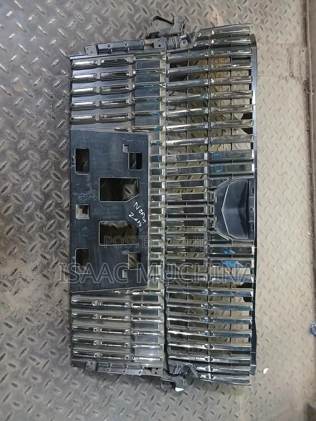 Noah Esquire Front Grill