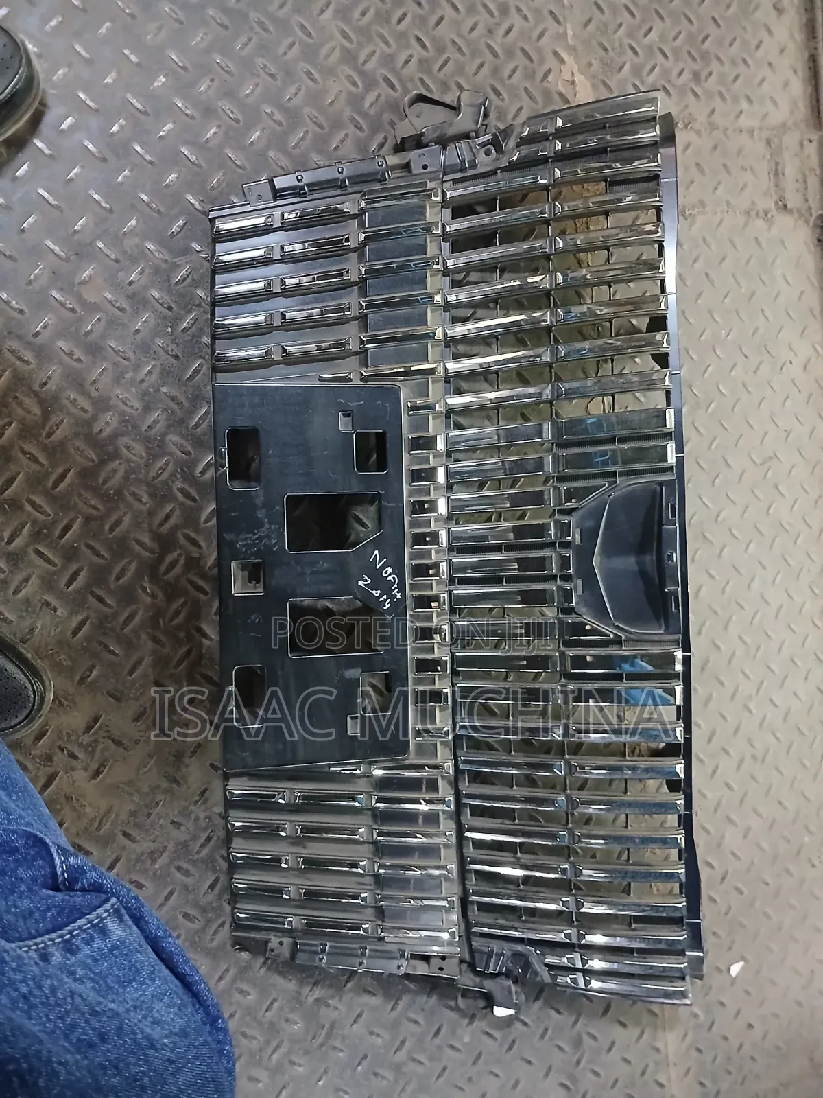Noah Esquire Front Grill