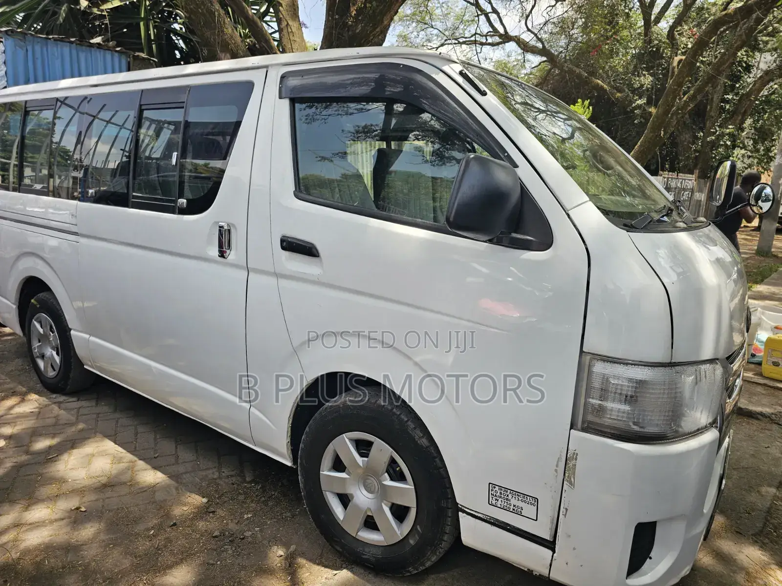 Toyota HiAce 2011 White