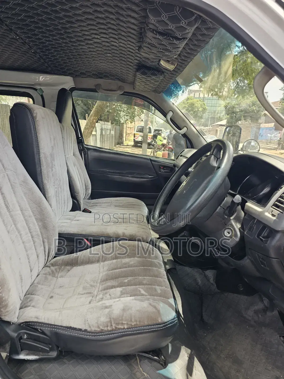 Toyota HiAce 2011 White