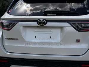 Toyota Harrier 2.0 2019 White
