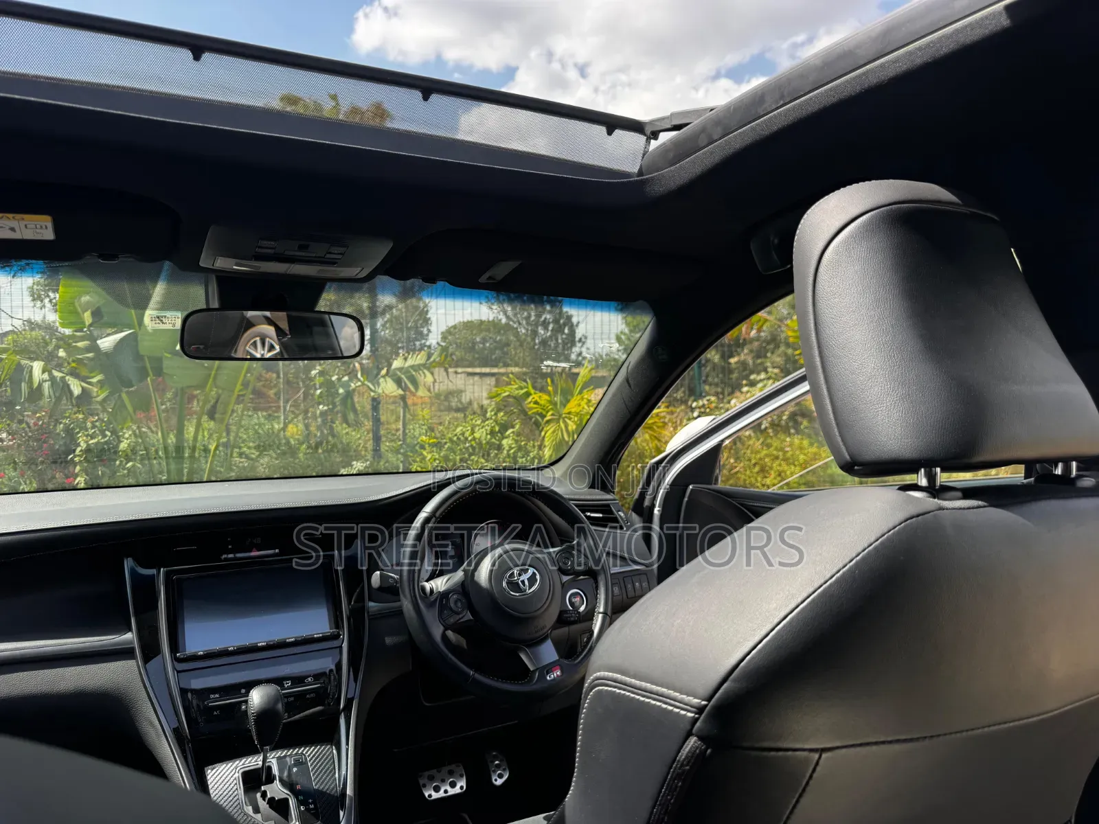 Toyota Harrier 2.0 2019 White