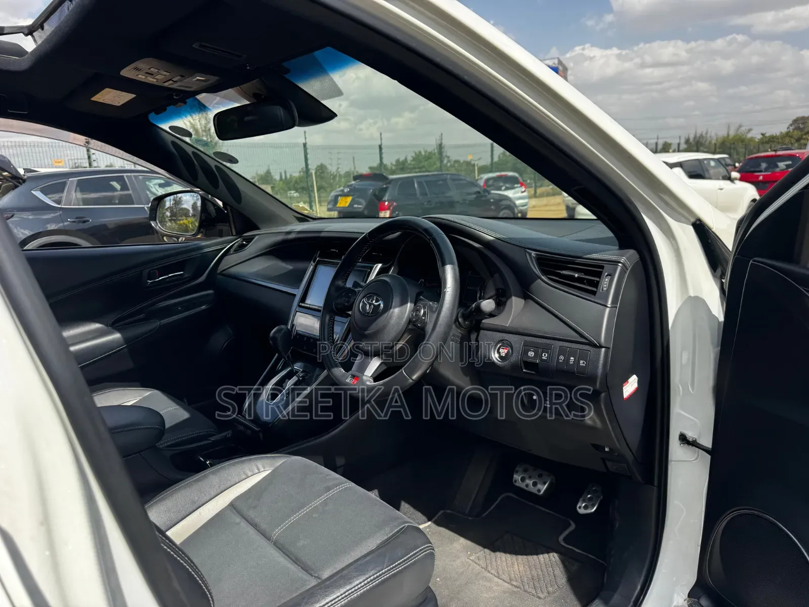Toyota Harrier 2.0 2019 White