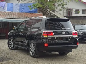 Toyota Land Cruiser 4.6 V8 ZX 2019 Black