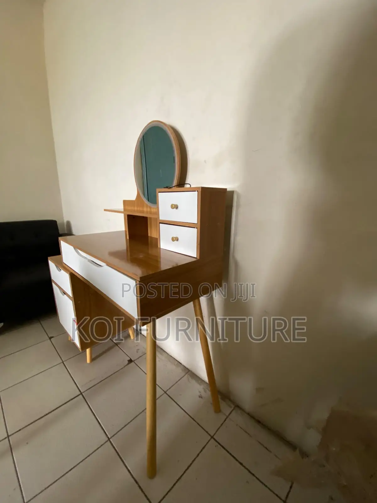 Dresers; Brown Dressing Vanity Set With Glowing Light