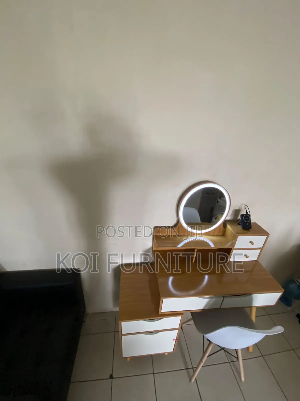 Dresers; Brown Dressing Vanity Set With Glowing Light