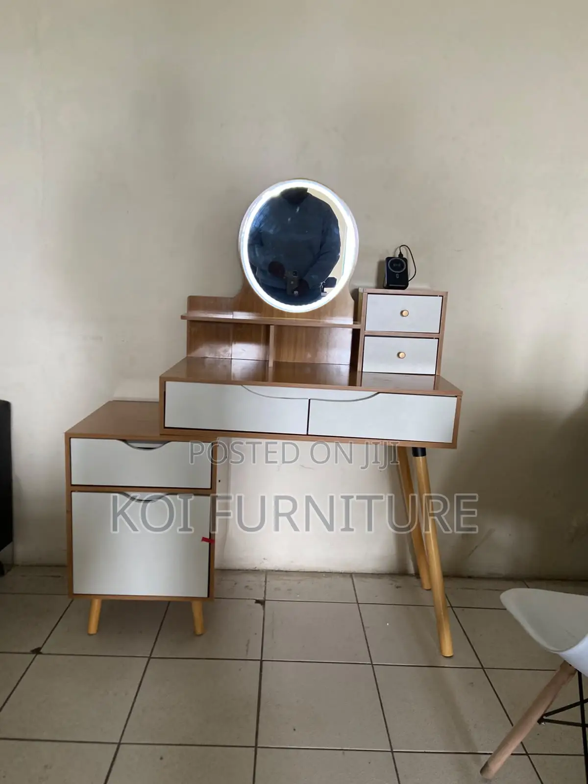 Dresers; Brown Dressing Vanity Set With Glowing Light