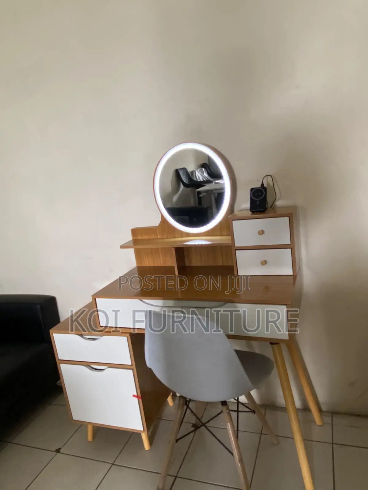 Dresers; Brown Dressing Vanity Set With Glowing Light