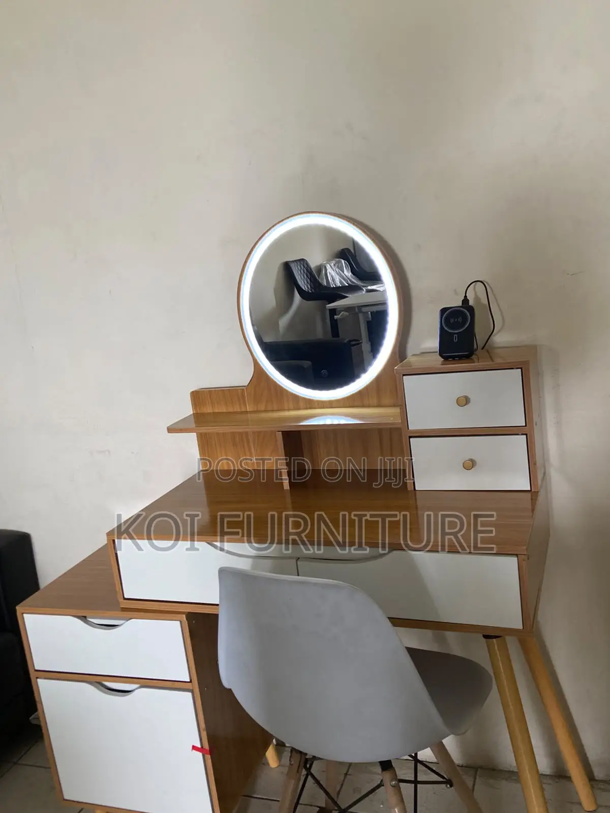 Dresers; Brown Dressing Vanity Set With Glowing Light