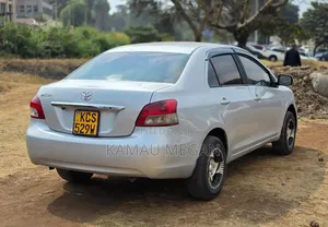 Toyota Belta 2011 Silver