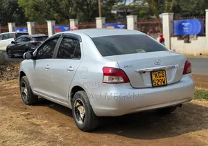 Toyota Belta 2011 Silver
