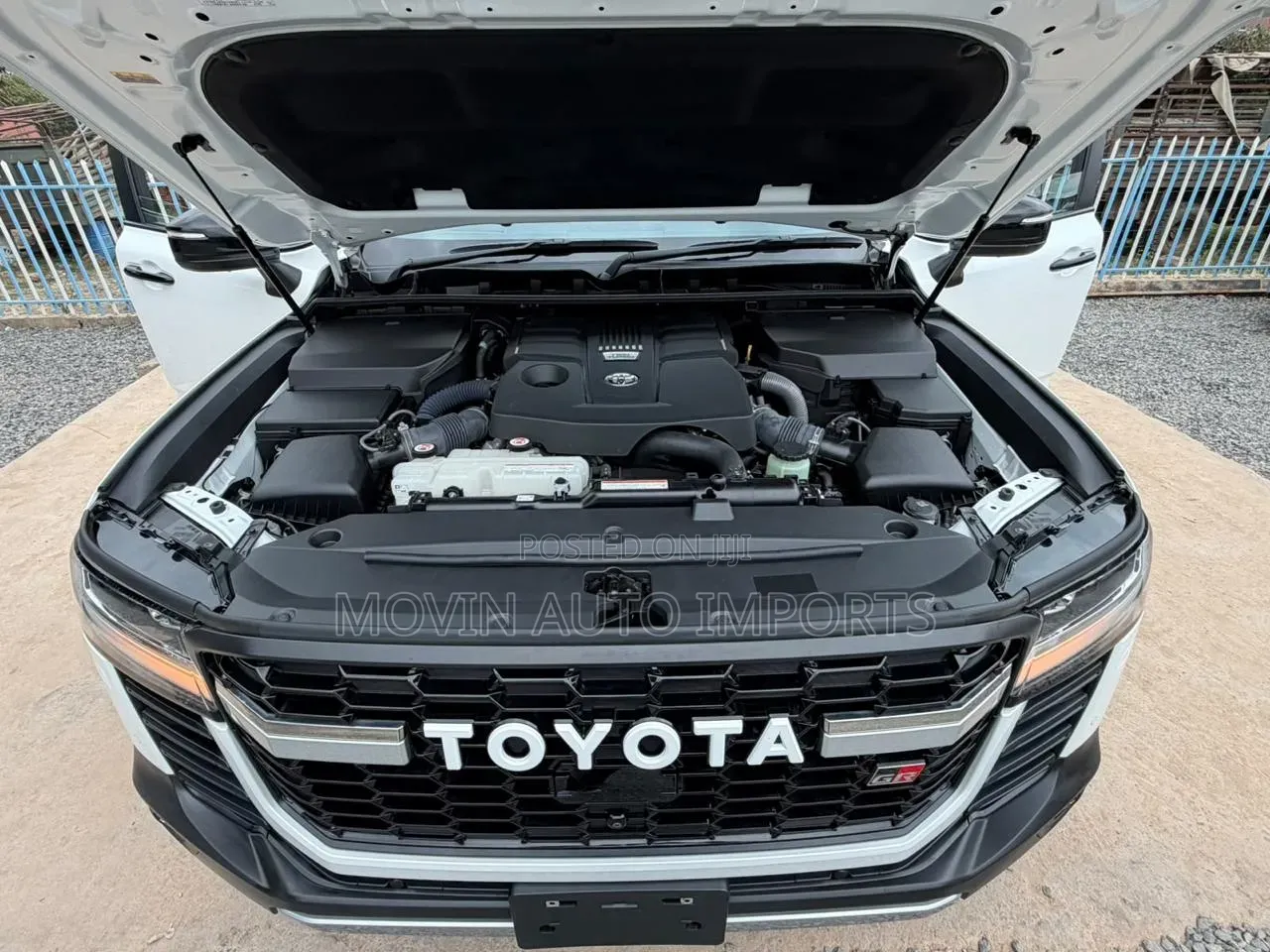 Toyota Land Cruiser LC300 2023 White