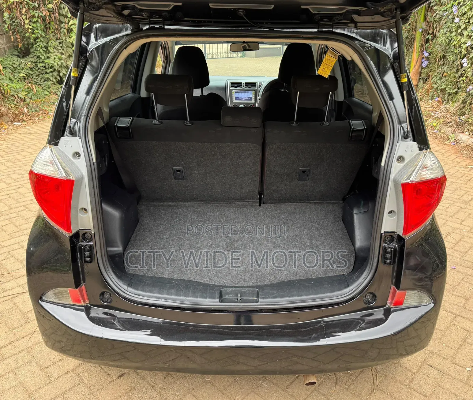 Toyota Ractis 2012 Black