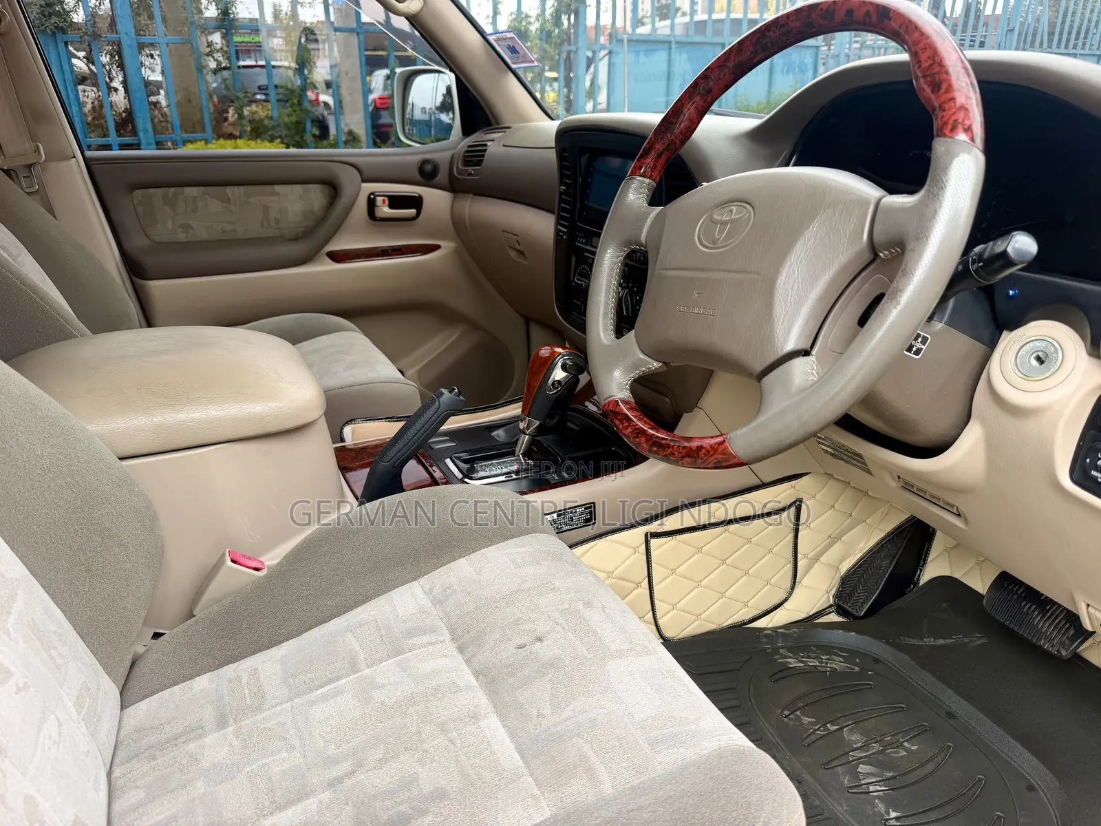 Toyota Land Cruiser 2006 White