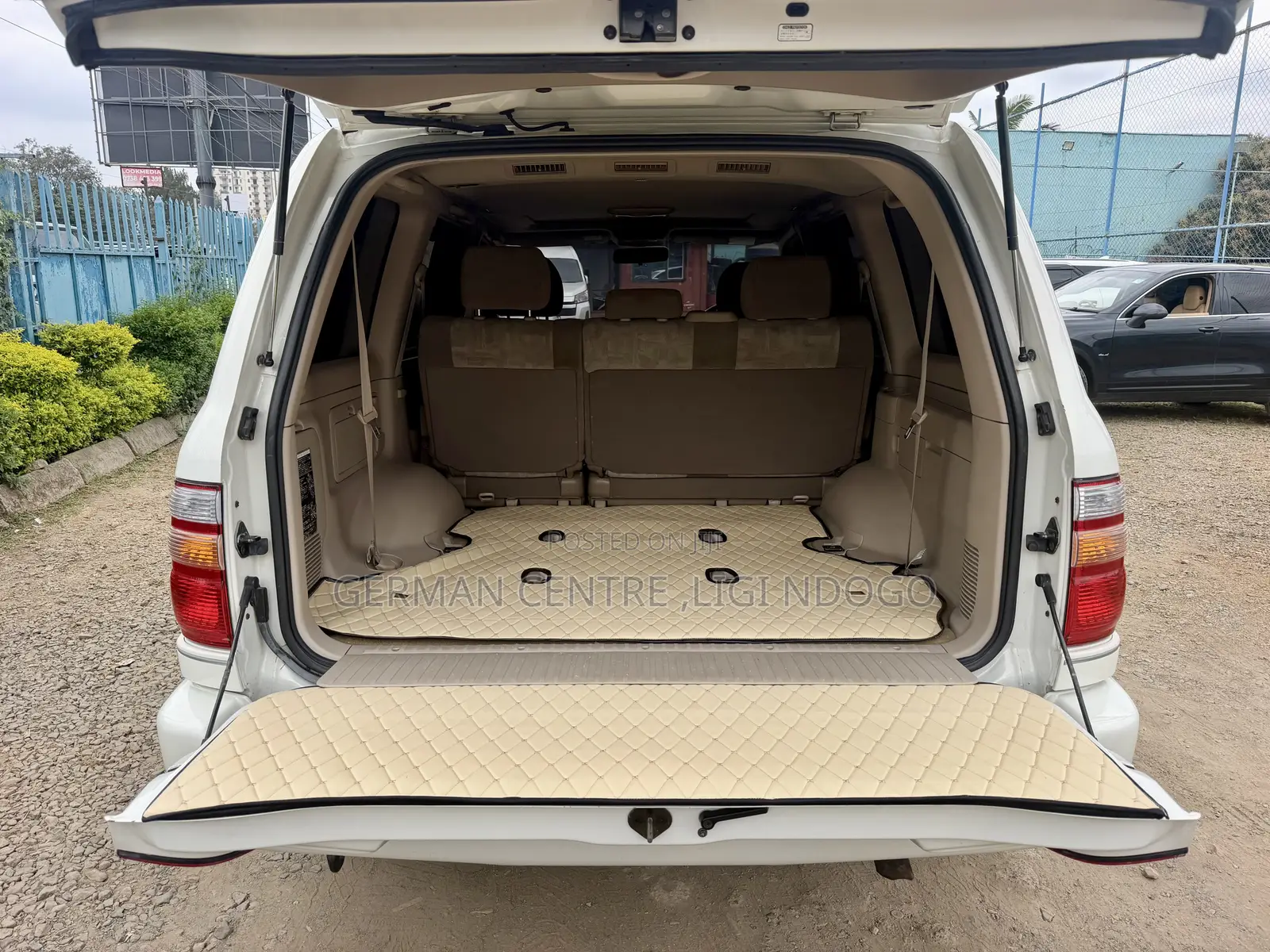 Toyota Land Cruiser 2006 White