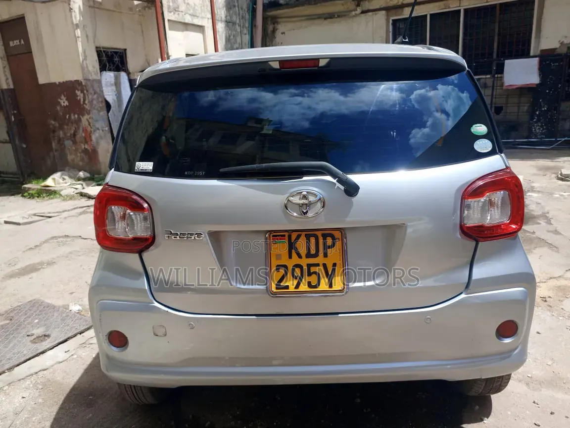 Toyota Passo 1.0 FWD 2017 Silver