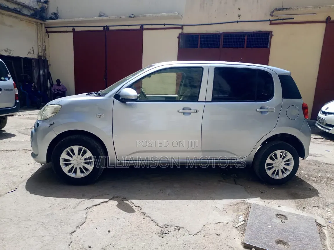 Toyota Passo 1.0 FWD 2017 Silver