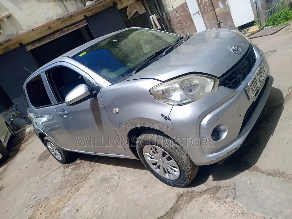 Toyota Passo 1.0 FWD 2017 Silver