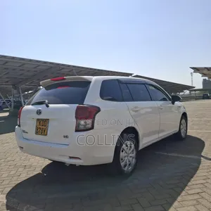 Toyota Corolla Fielder 1.5 Hybrid FWD 2014 White
