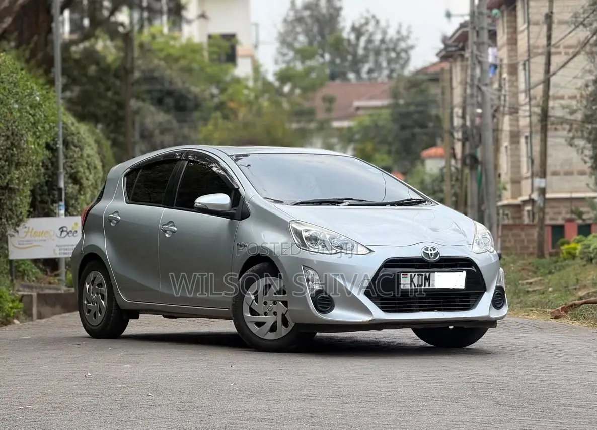 Toyota Aqua 2016 Silver