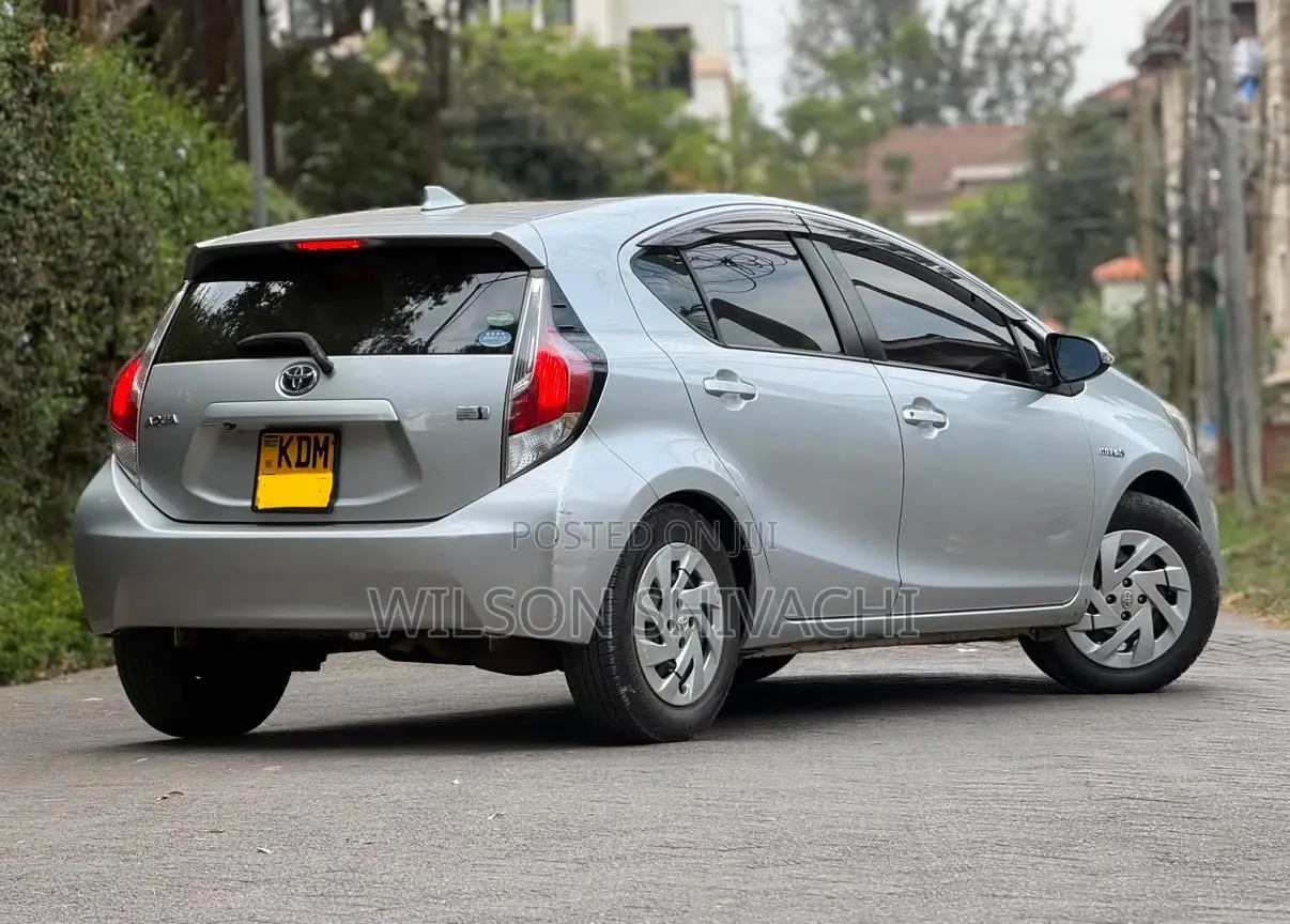 Toyota Aqua 2016 Silver