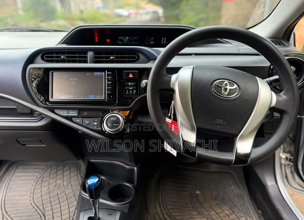 Toyota Aqua 2016 Silver
