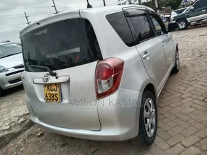 Toyota Ractis 2009 Silver