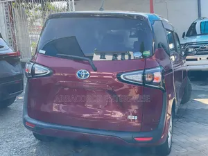Toyota Sienta 2018